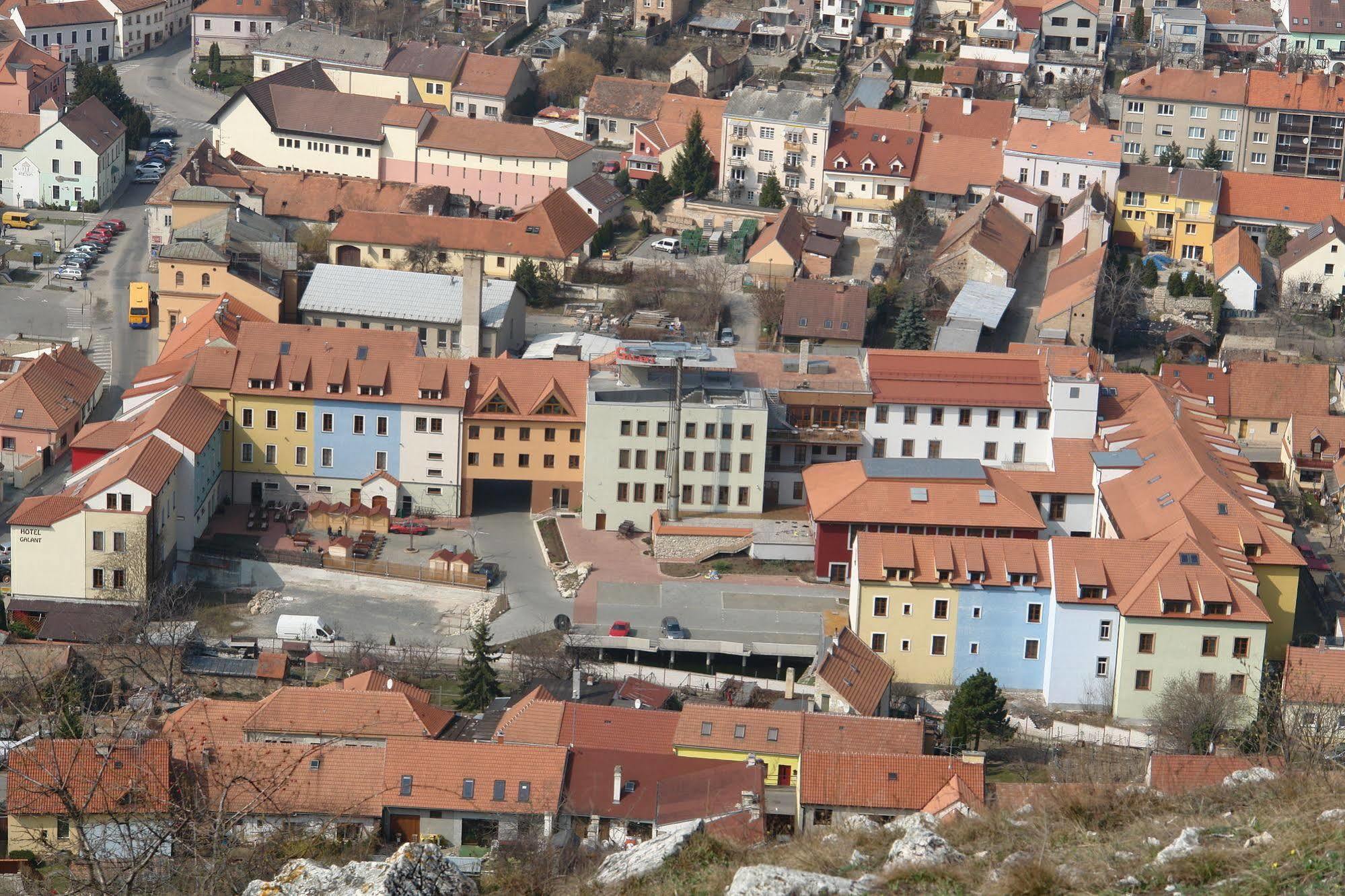 Hotel Galant Mikulov Exterior foto